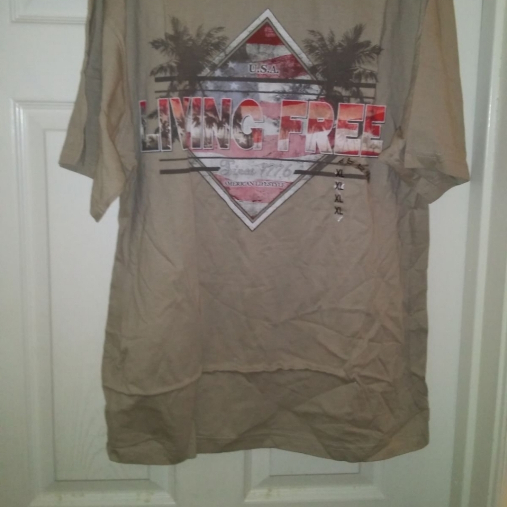 Living Free Tshirt XL new